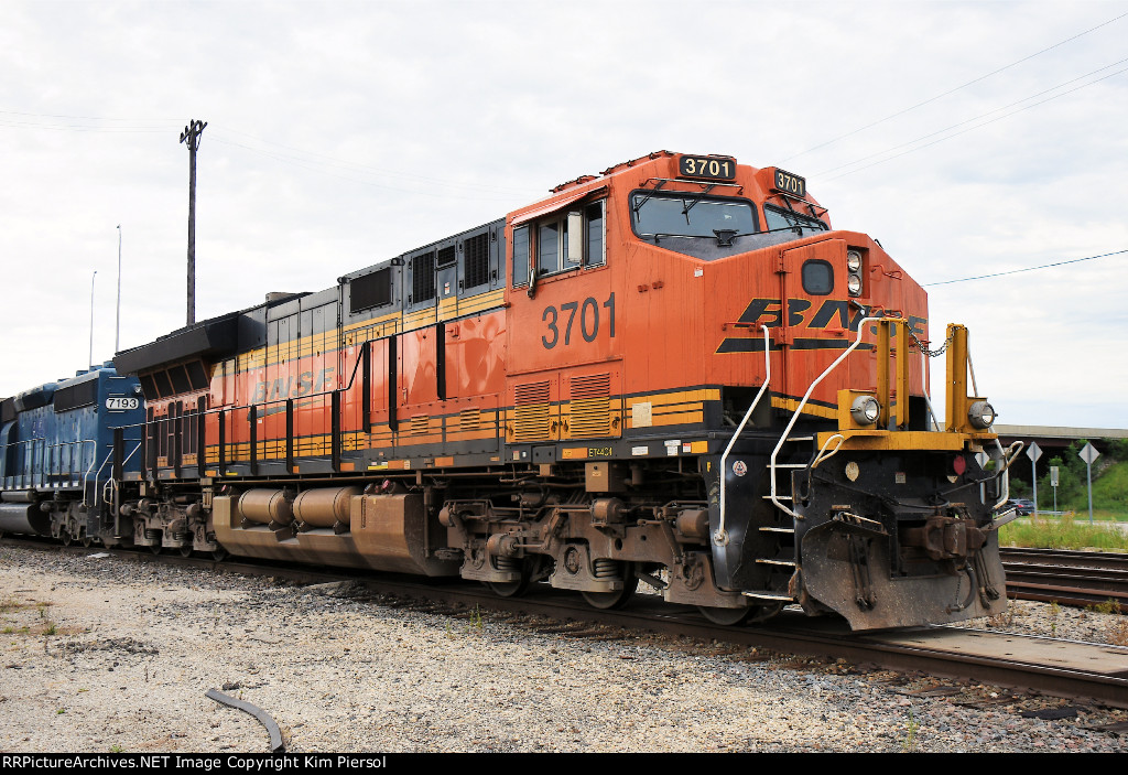 BNSF 3701 On Illinois Railway - Fox River Line